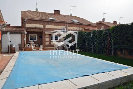 Semidetached House in Villanueva de la Torre, Guadalajara