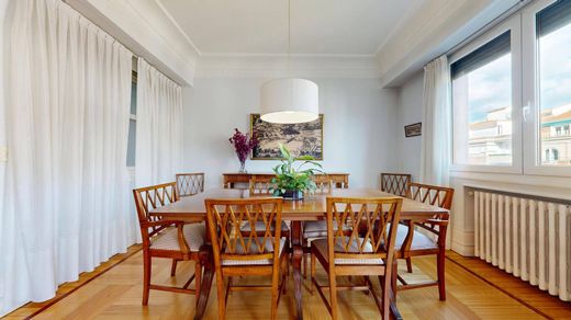 Apartment / Etagenwohnung in Bilbao, Biscaya