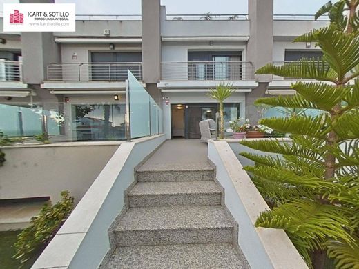 فيلا شبه مستقلة ﻓﻲ Vinaròs, Província de Castelló