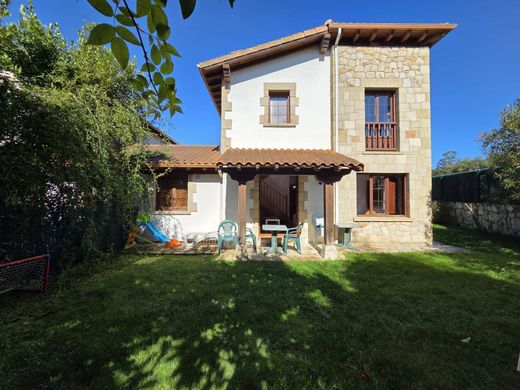 Twee-onder-een-kapwoning in Ribamontán al Monte, Provincia de Cantabria