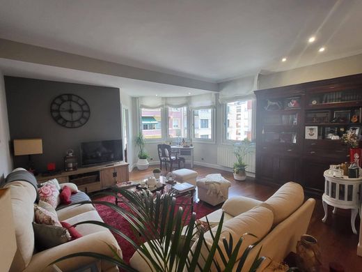 Apartment / Etagenwohnung in Bilbao, Biscaya