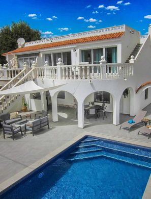 Chalet Pareado en Alfaz del Pi, Provincia de Alicante