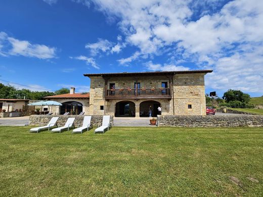 Luxus-Haus in Santillana, Provinz Cantabria