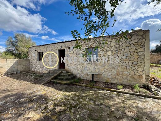 ﻣﻨﺰﻝ ﺭﻳﻔﻲ/ ﺑﻴﺖ ﻤﺰﺭﻋﺔ ﻓﻲ Manacor, Illes Balears