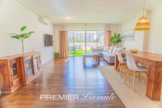 Apartment / Etagenwohnung in Alicante, Provinz Valencia