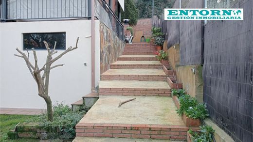 Luxus-Haus in Montcada i Reixac, Provinz Barcelona