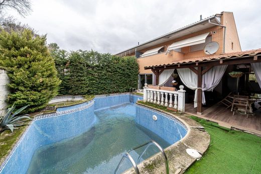 Mehrfamilienhaus in Villalbilla, Provinz Madrid