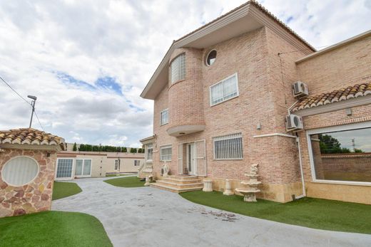 Detached House in Picassent, Valencia