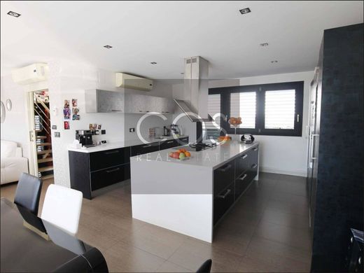 Luxury home in Jaén, Jaen