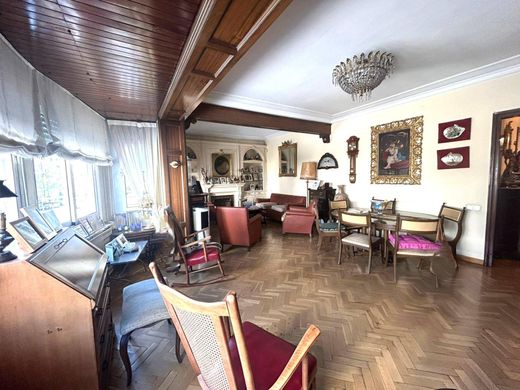 Apartment / Etagenwohnung in Barcelona, Provinz Barcelona