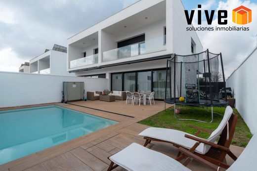 Villa Plurifamiliare a Mairena del Aljarafe, Provincia di Siviglia