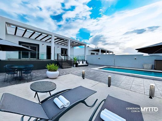 Einfamilienhaus in Alcalá de Guadaíra, Sevilla