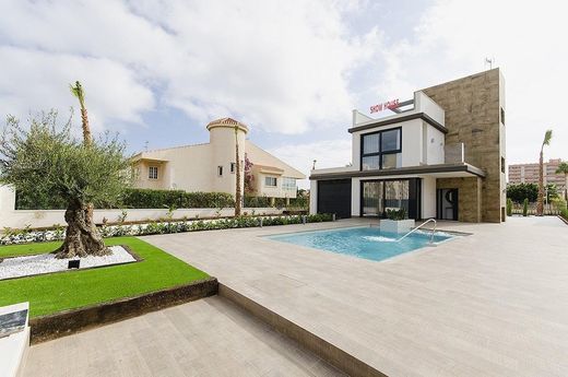 Villa in Playas de Orihuela, Alicante