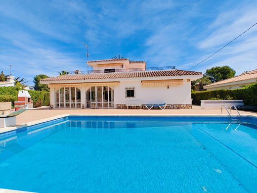 Einfamilienhaus in Cabo Roig, Alicante