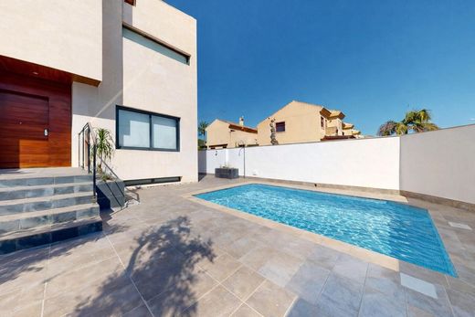 Villa in Pilar de la Horadada, Alicante