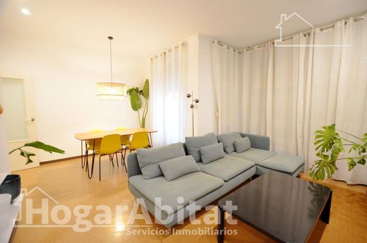Apartment / Etagenwohnung in Alicante, Provinz Valencia