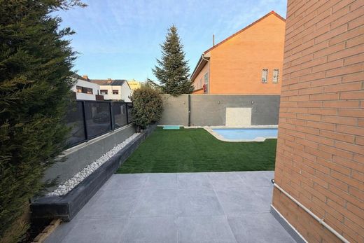 Semidetached House in Villalbilla, Province of Madrid