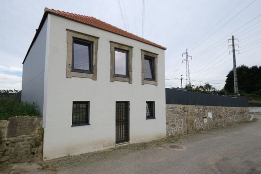 Einfamilienhaus in Castelo do Maia, Maia
