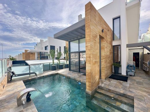 Villa in Playas de Orihuela, Alicante