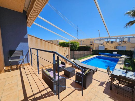 Villa in Playas de Orihuela, Alicante