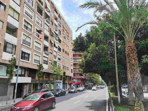 Apartment / Etagenwohnung in Alicante, Provinz Valencia
