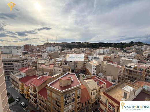 Apartment / Etagenwohnung in Alicante, Provinz Valencia