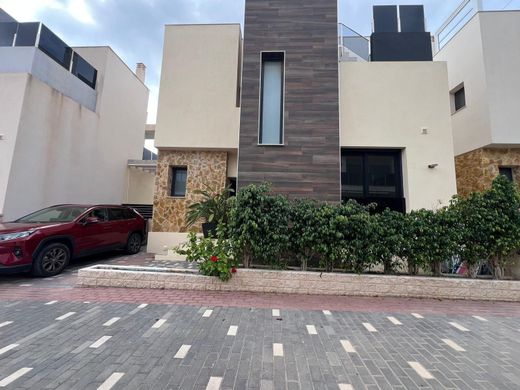 Detached House in Playas de Orihuela, Alicante