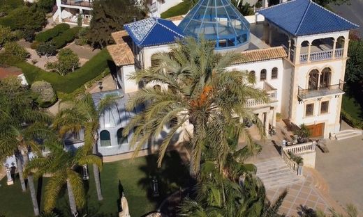 Villa in Playas de Orihuela, Alicante