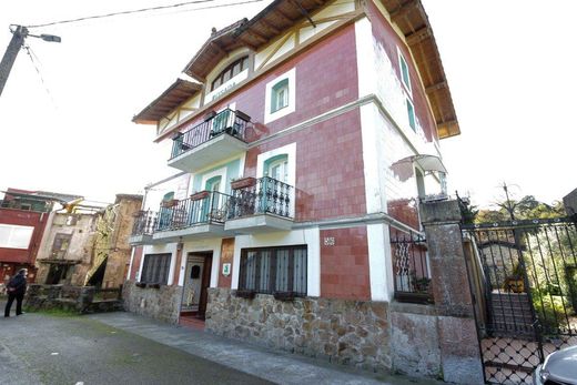 Dom miejski w Ampuero, Provincia de Cantabria