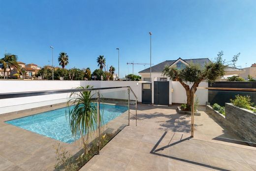 Villa in Pilar de la Horadada, Alicante