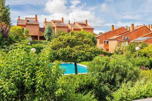 Chalet Pareado en Tres Cantos, Provincia de Madrid