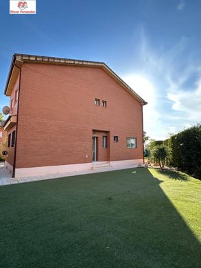 بيت مستقل ﻓﻲ Mejorada del Campo, Provincia de Madrid