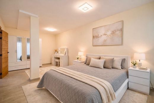 Villa multifamiliale à Chiva, Province de Valence