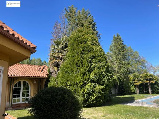 Vrijstaand huis in Sariegos, Provincia de León