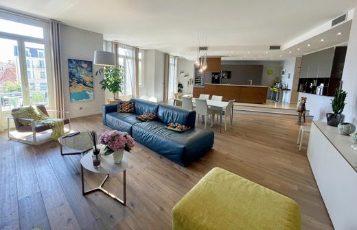 Apartment / Etagenwohnung in Menton, Alpes-Maritimes