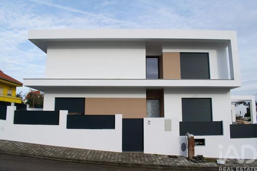 Luxury home in Foros de Amora, Seixal