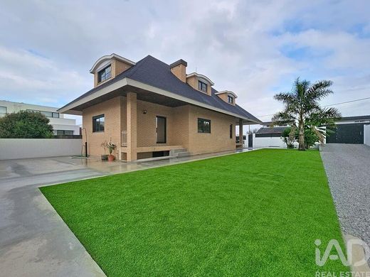 ヴィラ・ノヴァ・デ・ガイア
, Vila Nova de Gaiaの高級住宅