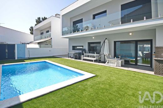 Luxury home in Fernao Ferro, Seixal
