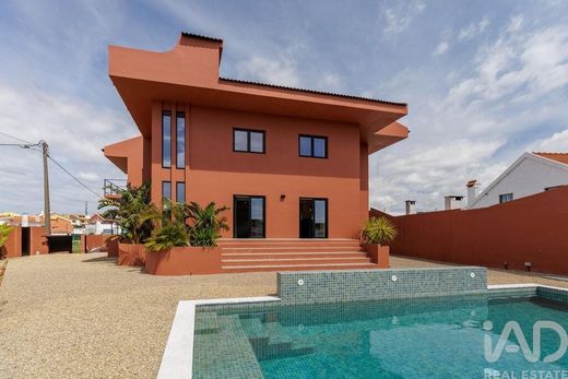 Luxury home in Charneca de Caparica, Almada