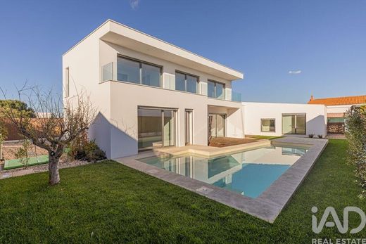 Luxury home in Charneca de Caparica, Almada