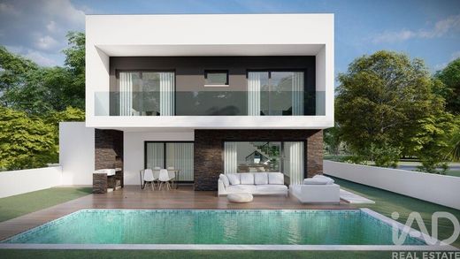 Luxury home in Fernao Ferro, Seixal