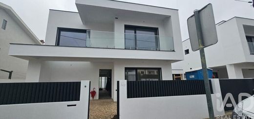 Luxe woning in Valadares, Seixal