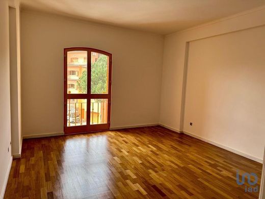 Apartment / Etagenwohnung in Cascais, Lissabon