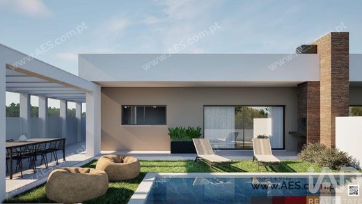 Luxury home in Fernao Ferro, Seixal