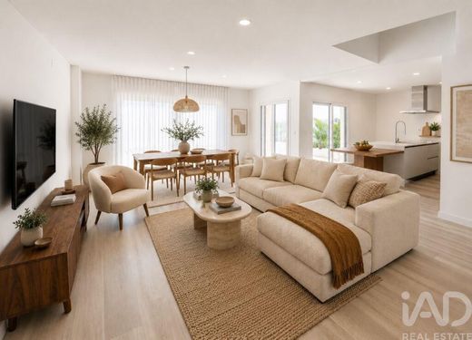 Luxury home in Corroios, Seixal