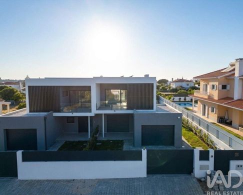 Luxury home in Fernao Ferro, Seixal