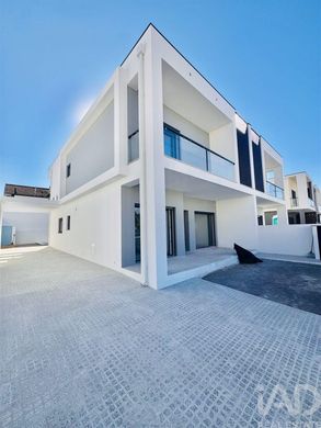 Luxury home in Fernao Ferro, Seixal