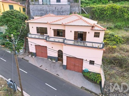 Luxe woning in Ribeira Brava, Madeira
