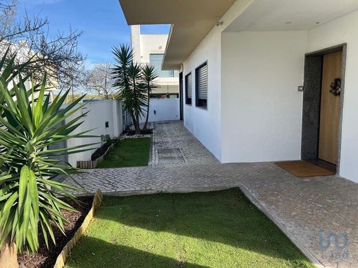 Luxe woning in Santo António da Charneca, Barreiro