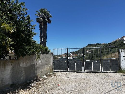 Land in Santo António dos Cavaleiros e Frielas, Loures